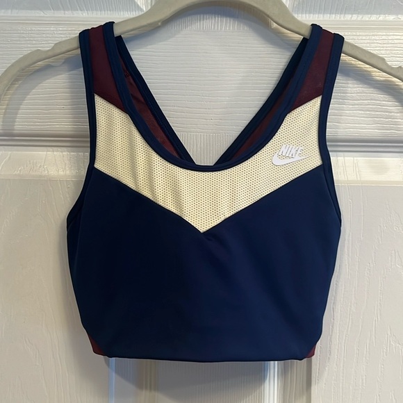 Nike brand Dri-Fit sports bra size S with removable padding - Picture 1 of 4